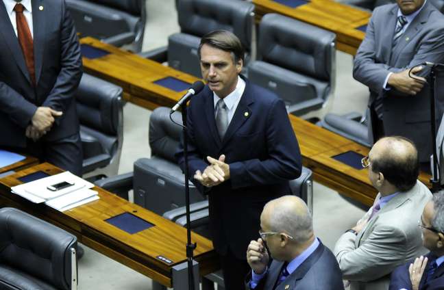 Deputado Jair Bolsonaro na sessão para votar o pedido de cassação do mandato do deputado André Vargas