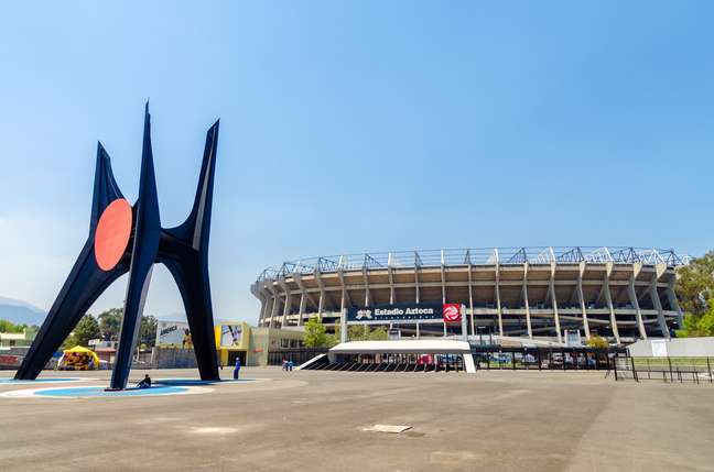 Estádio Azteca - Cidade do México (México) Maior estádio do México e um dos maiores do mundo, o Azteca é a casa da seleção nacional e de times como o Club América. Como o Maracanã, sediou duas finais de Copa do Mundo, em 1970 e 1986. Em novembro de 2014, foi palco do funeral do ator Roberto Bolaños, criador dos personagens Chaves e Chapolin.