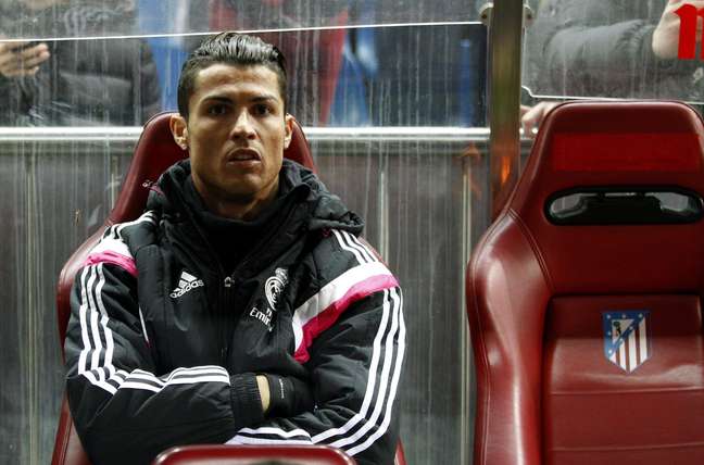 Cristiano Ronaldo começou a partida no banco