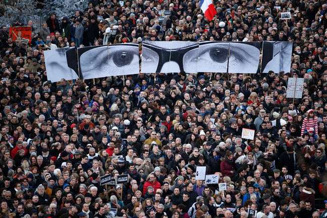 <p>Milhões de franceses foram às ruas após os atentados em Paris</p>