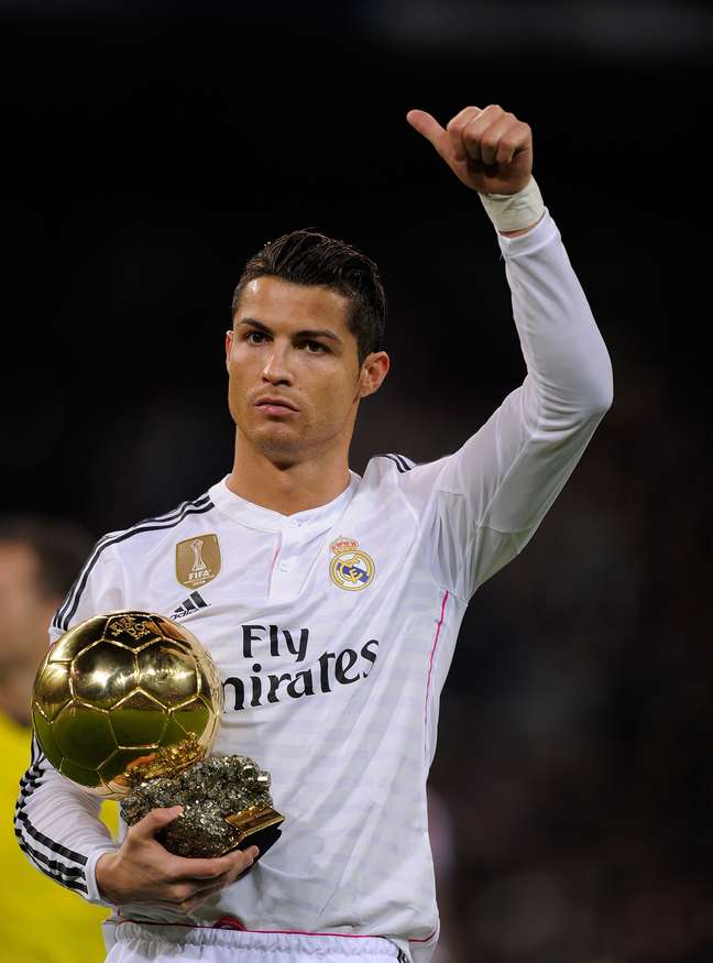 Ronaldo entrou no campo com a Bola de Ouro conquistada nesta semana