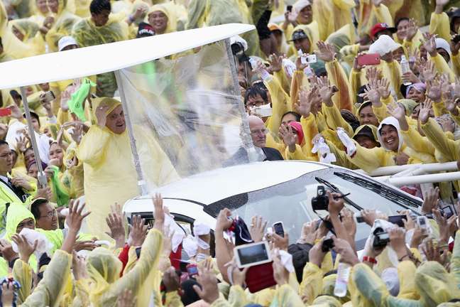Papa Francisco saúda fiéis em Tacloban, nas Filipinas