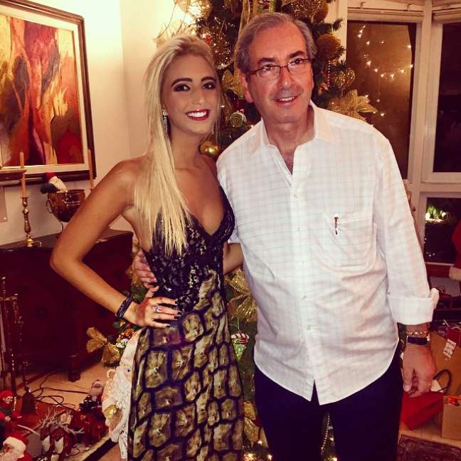 <p>Foto dela ao lado do pai, Eduardo Cunha</p>