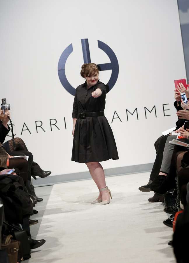 Jamie Brewer fez história a ser a primeira mulher com síndrome de Down a desfilar na semana de moda de Nova York