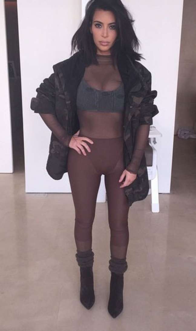 A mulher de Kanye, Kim Kardashian, foi 'vestida da cabeça aos pés' com peças do marido