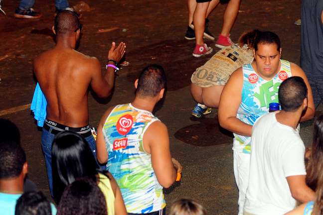 Urina E Briga Veja Lado Sem Glamour Do Carnaval Em Salvador