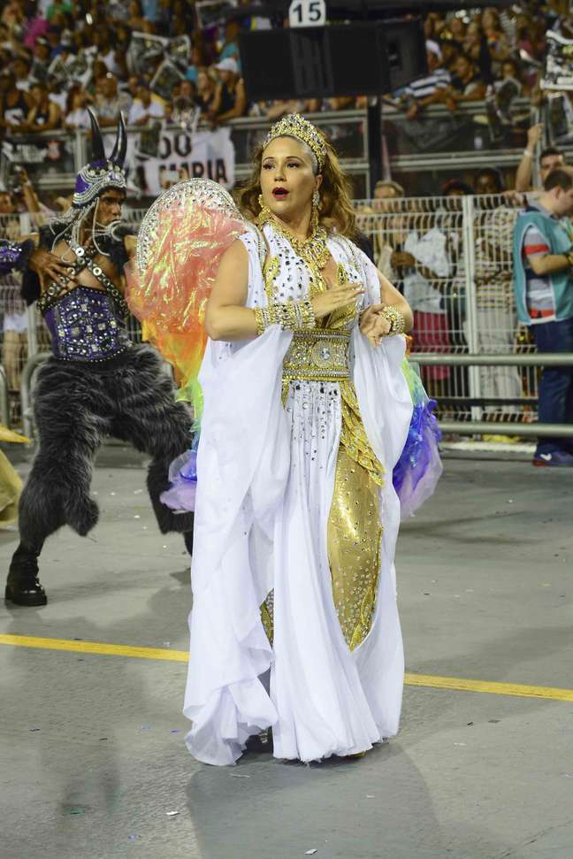 Cantora Maria Rita desfila pela Vai-Vai, escola que homenageou a mãe dela, Elis Regina