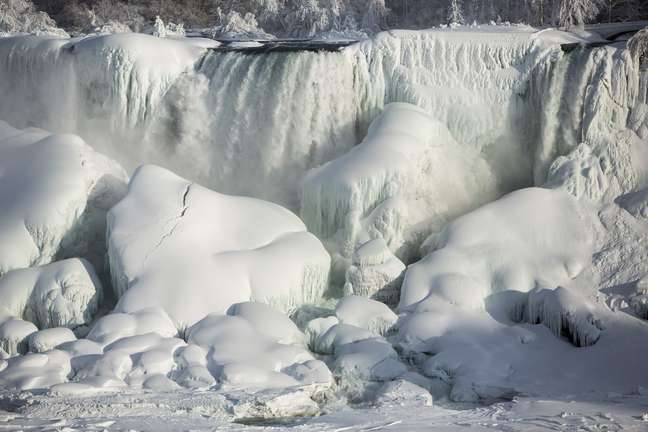 Cataratas Do Niágara Têm águas Congeladas Por Frio Extremo 1556