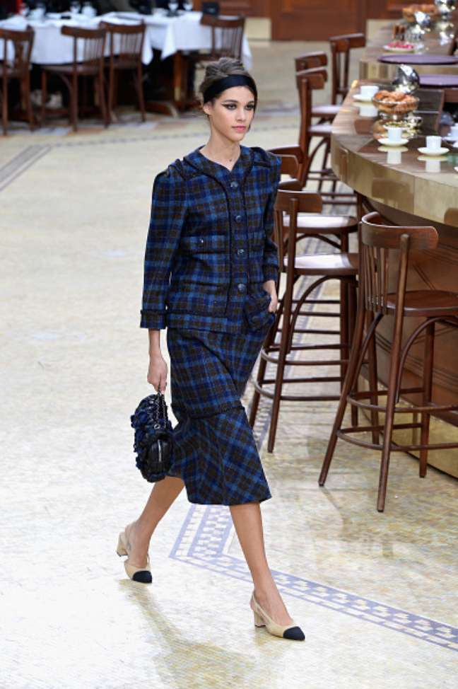 Conjuntos de tweed, xadrez e estampa geométrica foram destaques do desfile da Chanel