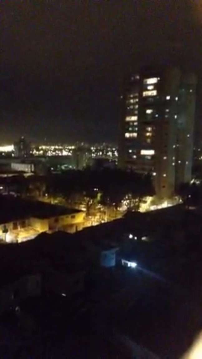 Moradores do Tatuapé piscaram as luzes de apartamentos para protestar