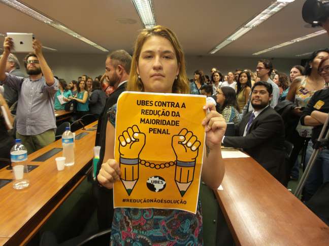 <p>"cadeia não é solução", diz a presidente da Ubes, Barbara Melo</p>