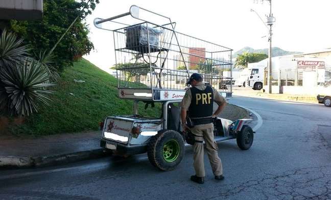 Veículo foi apreendido pela Polícia Rodoviária Federal na Grande Florianópolis