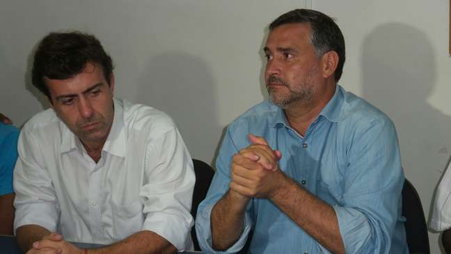 Pimenta (direita) e o presidente da Comissão de Direitos Humanos da Alerj, o deputado do Psol, Marcelo Freixo (esquerda), querem realizar audiências públicas para saber o que a população realmente quer na região