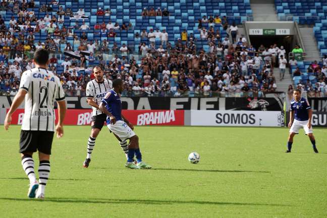 Cruzeiro e Corinthians atuaram na Arena Pantanal com mando do time mineiro