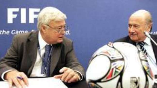 Ricardo Teixeira e Blatter têm nomes citados em denúncias há anos