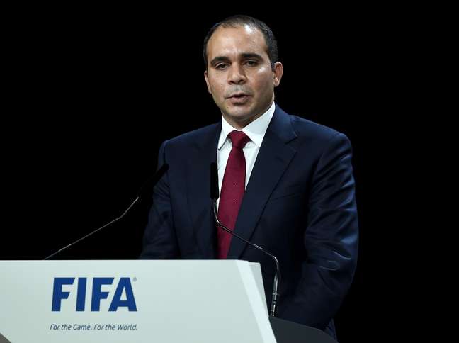 Ali Bin Al-Hussein foi o 1º concorrente de Blatter à presidência da Fifa desde 2002