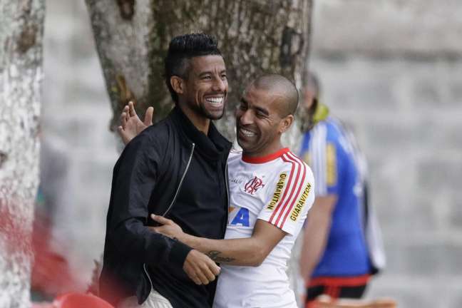 Léo Moura e Emerson Sheik se reencontram no Flamengo