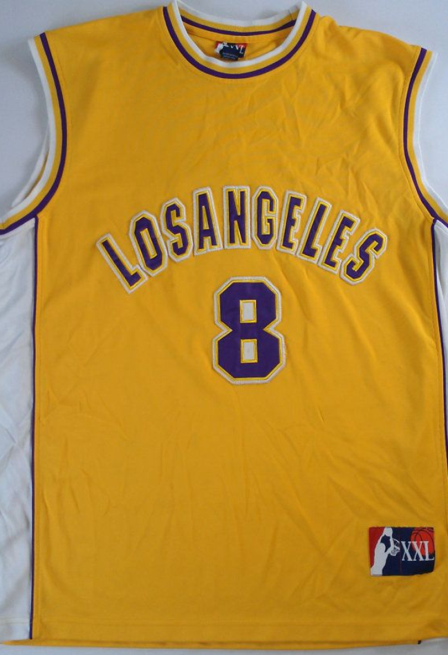 As camisetas de basquete, bem largas, eram usadas nos anos 80, em especial por influência do jogador Magic Johnson