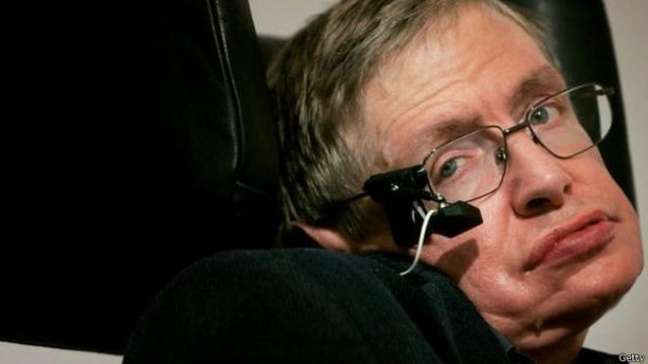 Stephen Hawking tem alertado para perigos de inteligência artificial