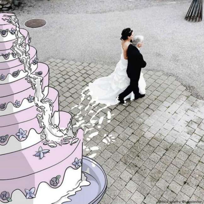 Pai leva noiva ao altar após saírem de dentro de um bolo