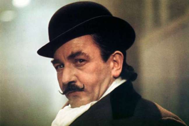 O detetive Hercule Poirot no filme &#034;Assassinato no Expresso do Oriente&#034;