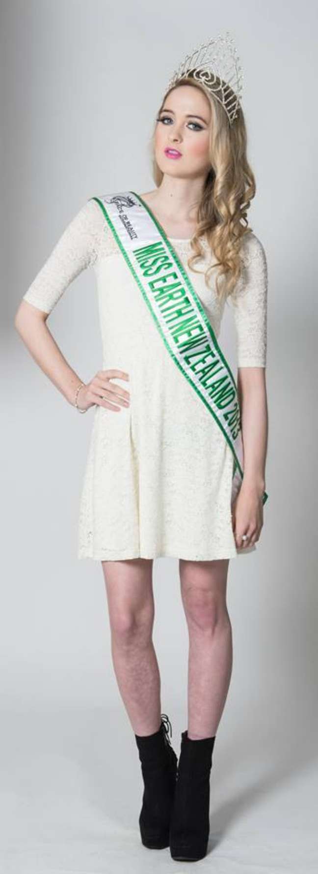 A modelo ganhou o título de Miss Mundo Nova Zelândia em 2013