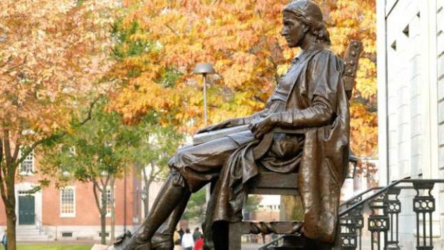 Que diria o fundador da universidade, John Harvard, sobre a necessidade de os alunos jurarem que não vão colar?