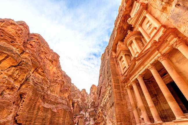 Patrimônios mundiais como Petra, na Jordânia, estão na rota completa