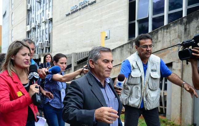 O ex-ministro Gilberto Carvalho chega ao prédio da Justiça Federal para prestar depoimentos como testemunha na Operações Zelotes