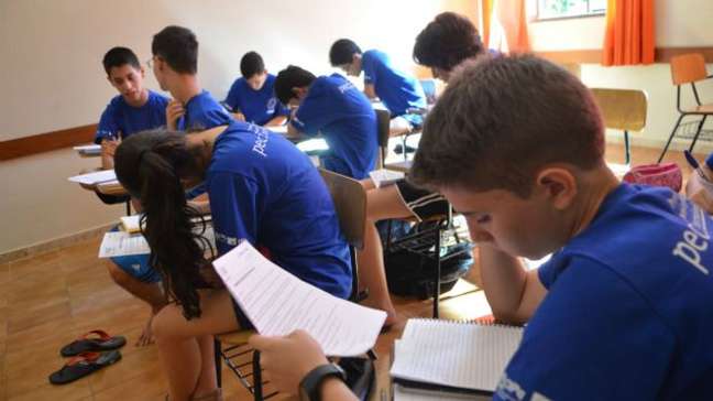 Estudantes treinando para Olimpíada de Matemática, em foto de arquivo; desempenho geral do país ainda é muito inferior ao considerado ideal