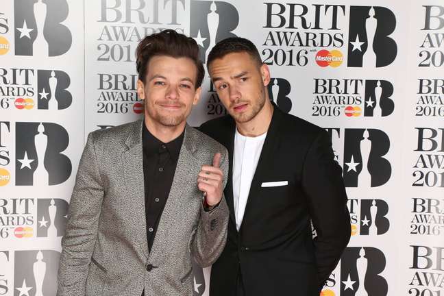 Na cerimônia de entrega dos Brit Awards, no ultimo dia 24 de fevereiro, em Londres, Liam Payne e Louis Tomlinson subiram ao palco para receber o prêmio de Melhor Videoclipe por Drag Me Down