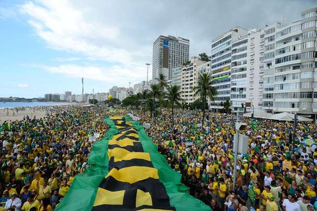 Manifestação em Copacabana contra a corrupção e pela saída da presidenta Dilma Rousseff