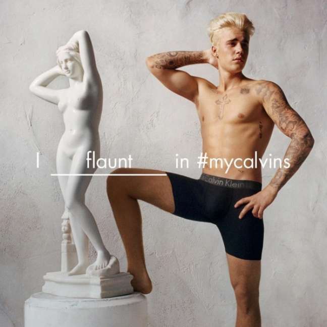 As aparições constantes com o tanquinho abdominal de fora deram tanto o que falar, que levaram Bieber a estrelar até uma campanha da marca Calvin Klein