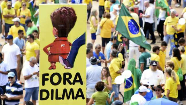 Com a demora para o julgamento do impeachment, insatisfação cresceu e gerou manifestações com números recordes pela saída de Dilma do poder
