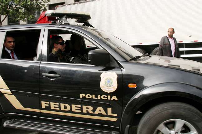 Policiais federais participam de ação na Operação Lava Jato