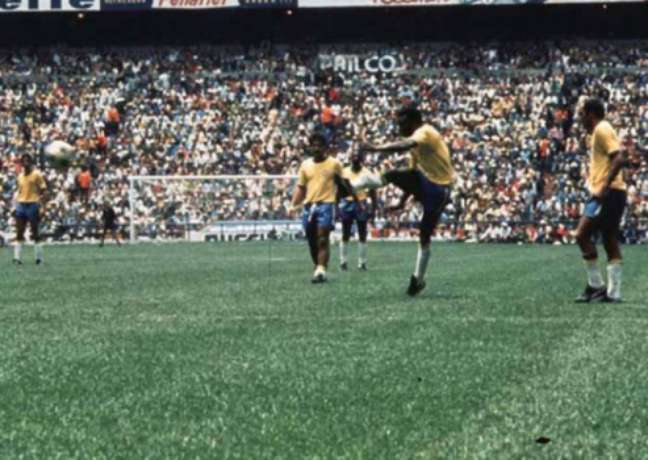Pelé em atuação na Copa do Mundo de 70
