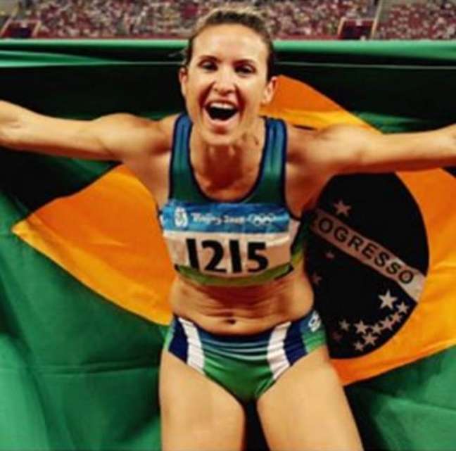 Em 2008, aos 32 anos, a brasileira Maurren Maggi tornou-se a primeira mulher brasileira campeã olímpica em uma prova individual depois da prova de salto em distância, em que atingiu 7,04 metros, em Pequim 2008