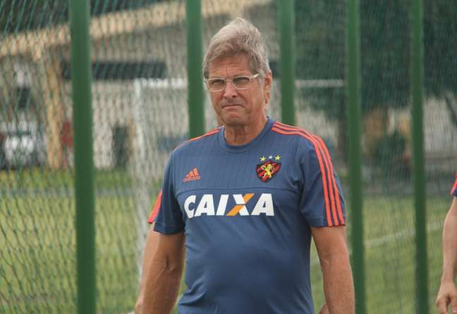 Oswaldo de Oliveira está com 65 anos