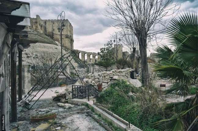 Prédios danificados nos arredores de Aleppo revelam marcas da guerra 