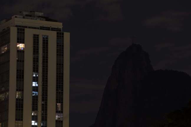 A iluminação do Cristo Redentor, no Rio de Janeiro, foi desligada durante a Hora do Planeta