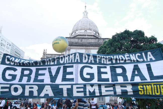 Concentração na Candelária, no Rio de Janeiro (RJ)