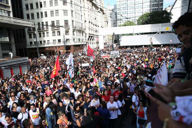 Concentração em frente ao MASP, na Avenida Paulista (SP)