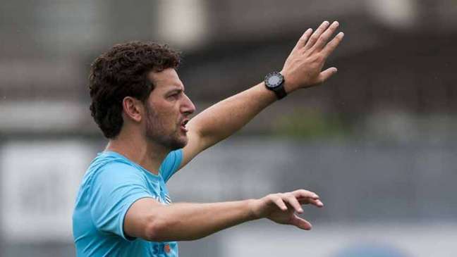 Elano Faz Mudanças No Santos E Tem Uma Dúvida Para Encarar O Furacão