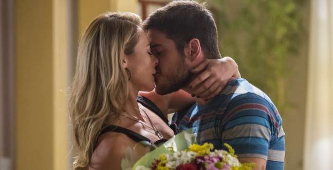 Jeiza (Paolla Oliveira) e Zeca (Marco Pigossi): amor entre tapas e beijos esquenta o horário nobre da Globo