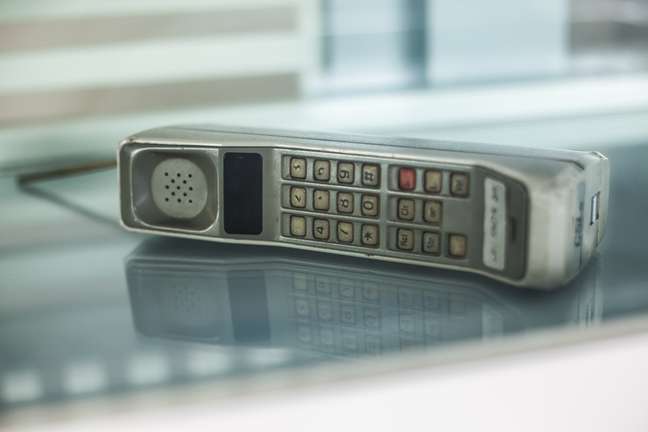 Em 1983, o mundo viu o primeiro celular: um Motorola Dyna TAC 8000X (foto).