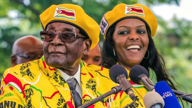 O presidente Robert Mugabe e a mulher, Grace Mugabe