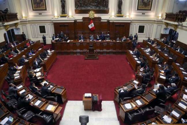 Impeachment de presidente do Peru avança no Congresso