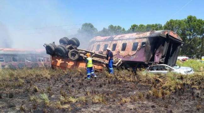 Acidente de trem mata 12 e fere 260 pessoas na África do Sul