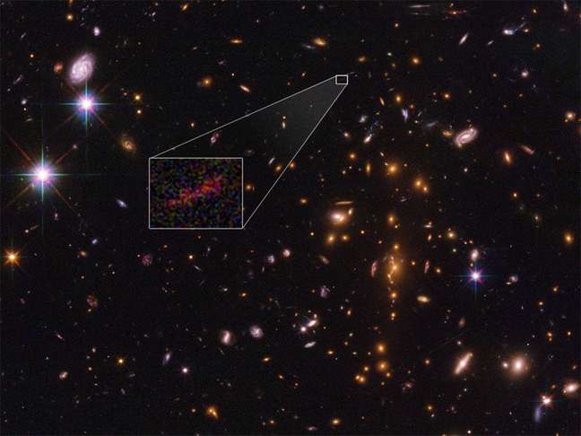 A galáxia SPT0615-JD (Reprodução: NASA)