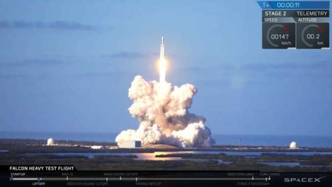 SpaceX lança 1º automóvel elétrico ao espaço.